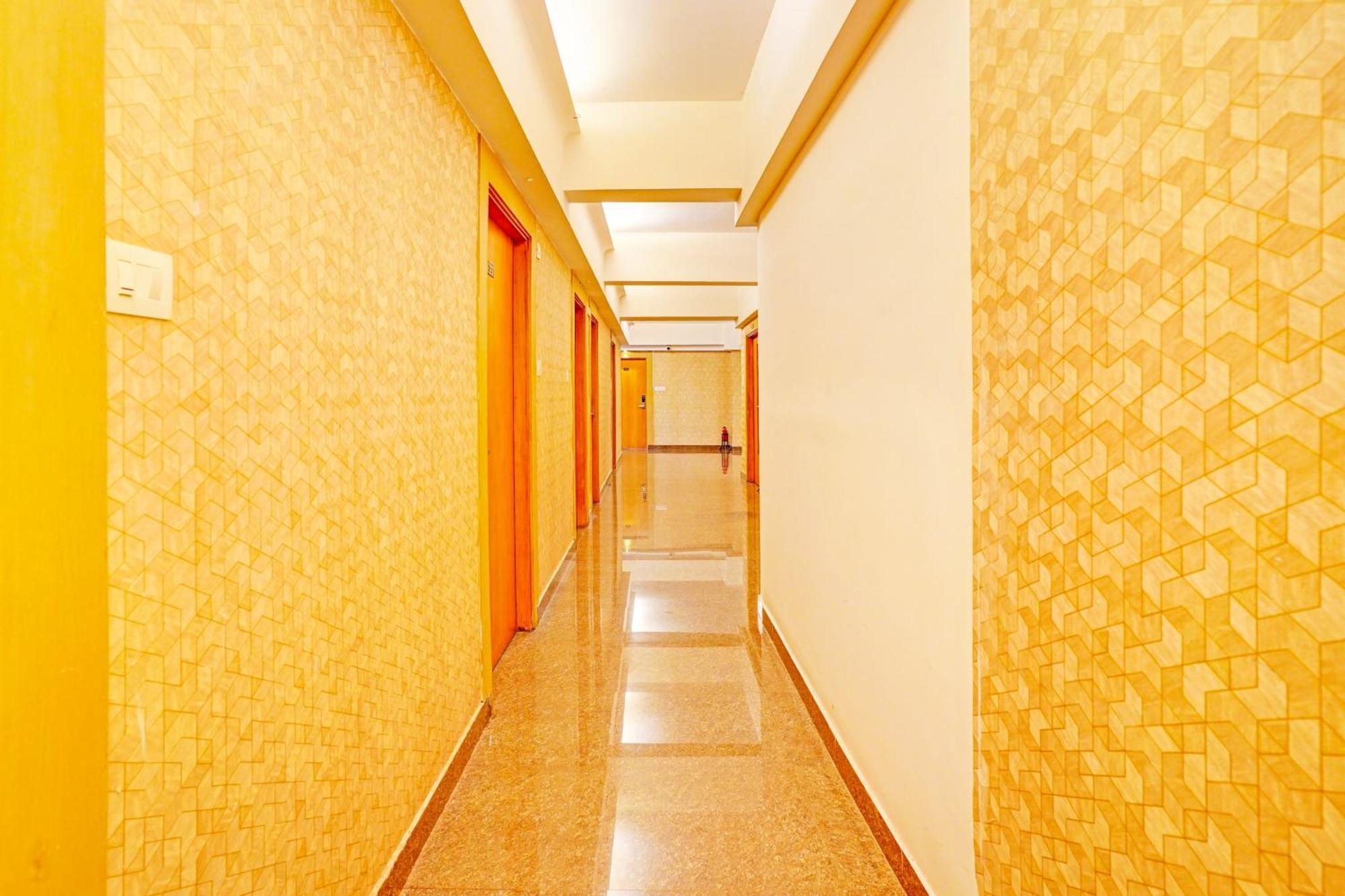 Super Townhouse Oak Electronic City Formerly Hotel Trubell Kammasandra Kültér fotó