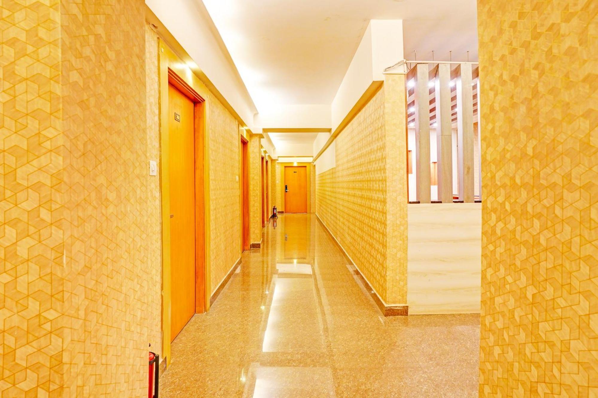Super Townhouse Oak Electronic City Formerly Hotel Trubell Kammasandra Kültér fotó